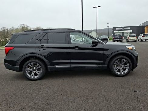 Used 2022 Ford Explorer XLT w/ Equipment Group 202A AWD/4WD image 11