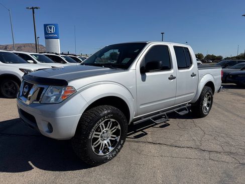 Used 2019 Nissan Frontier SV RWD image 1