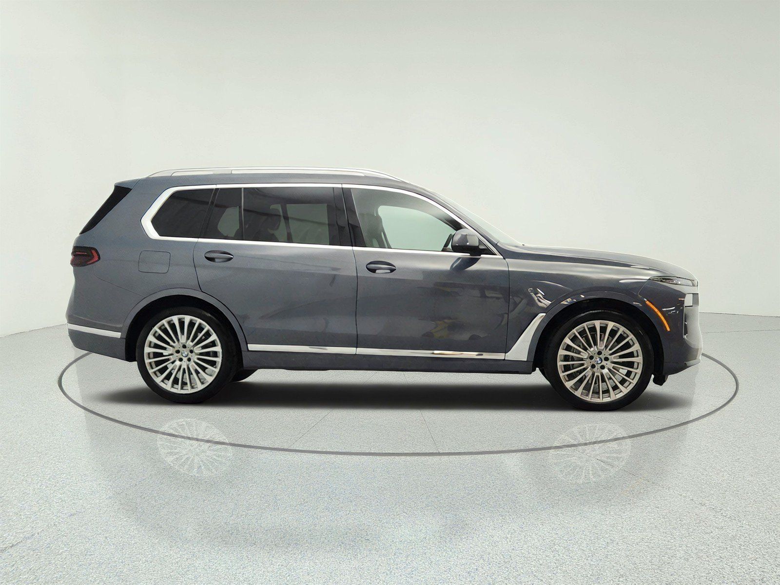 Used 2024 BMW X7 xDrive40i w/ Premium Package AWD/4WD image 4