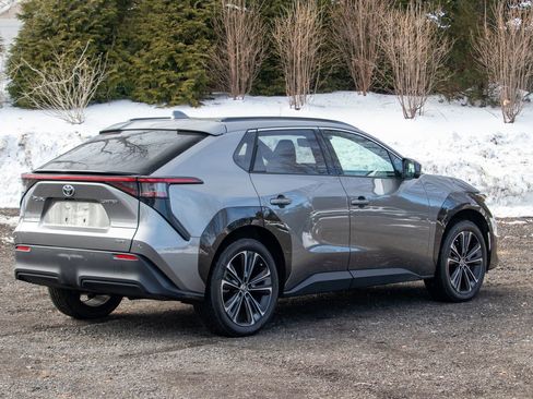 Used 2023 Toyota bZ4X AWD w/ Weather Package image 7