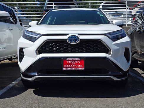 Used 2022 Toyota RAV4 SE w/ Weather & Moonroof Package AWD/4WD image 2