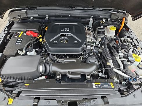 Used 2023 Jeep Wrangler Unlimited Sahara w/ Cold Weather Group image 30