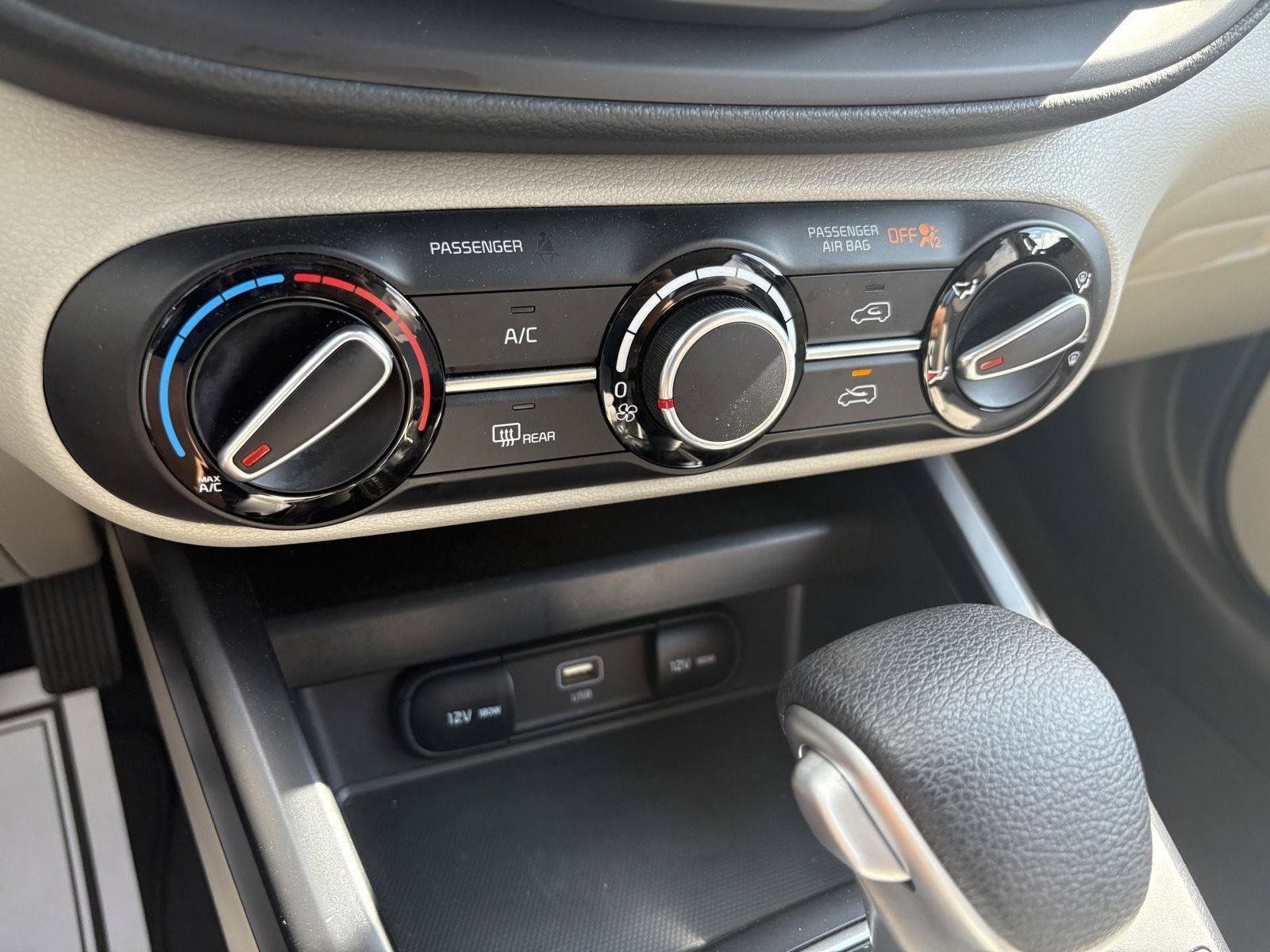Used 2025 Kia Soul LX FWD image 30