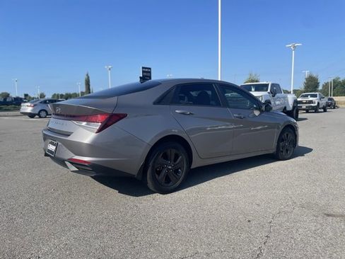 Used 2022 Hyundai Elantra SEL image 7