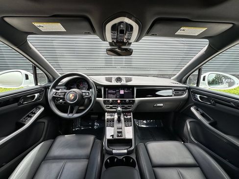 Used 2024 Porsche Macan AWD/4WD image 6