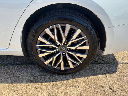 Used 2025 Nissan Altima 2.5 SV FWD image 30