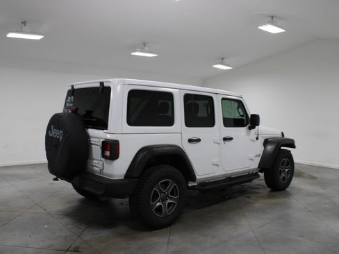 Used 2018 Jeep Wrangler Unlimited Sport AWD/4WD image 9