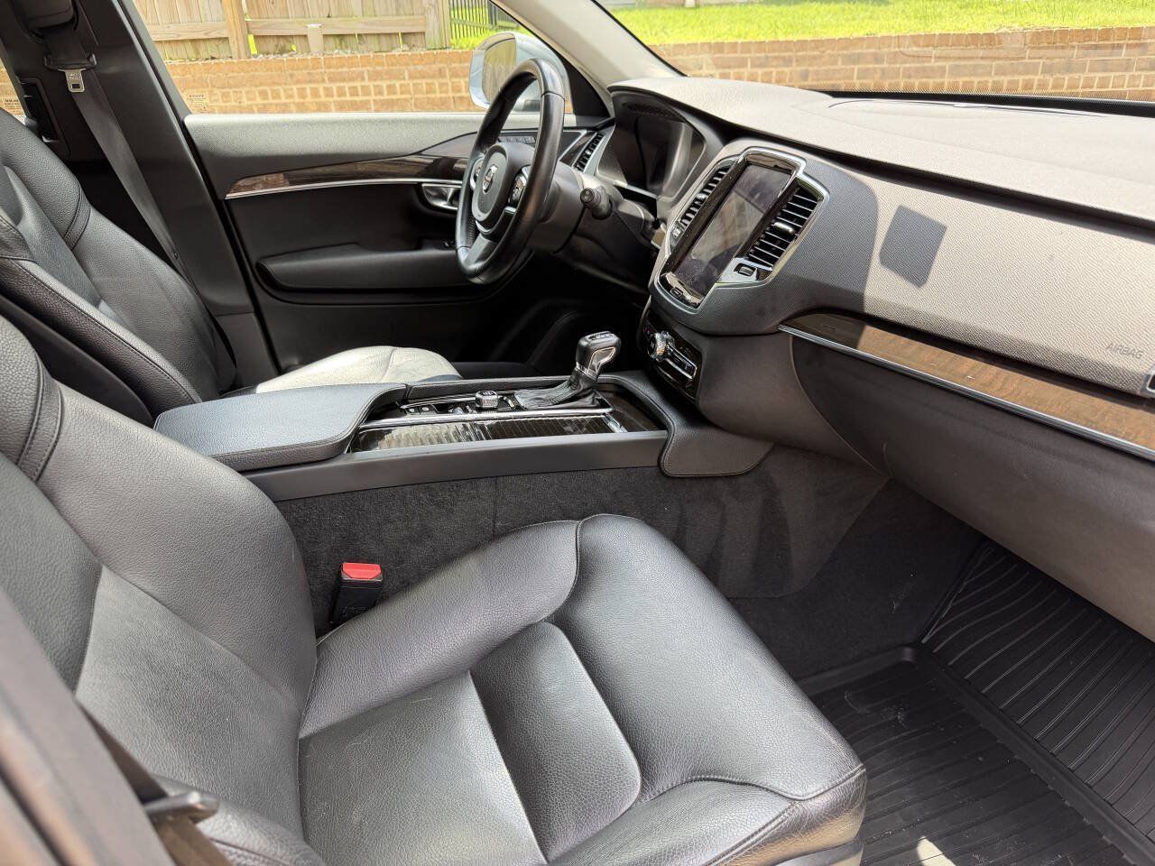 Used 2018 Volvo XC90 T6 Momentum w/ Convenience Package AWD/4WD image 9