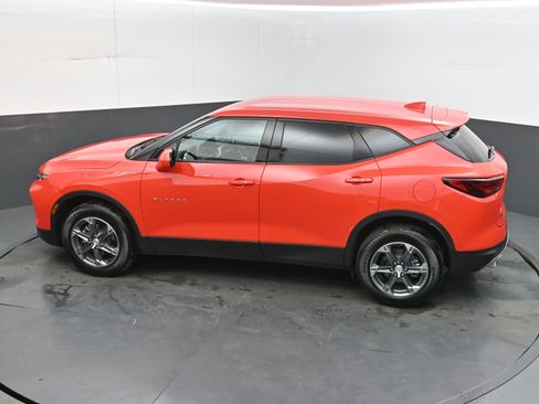 Used 2025 Chevrolet Blazer LT AWD/4WD image 35
