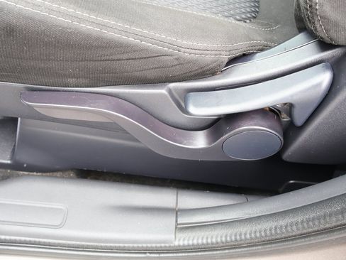 Used 2018 Mitsubishi Outlander ES image 12