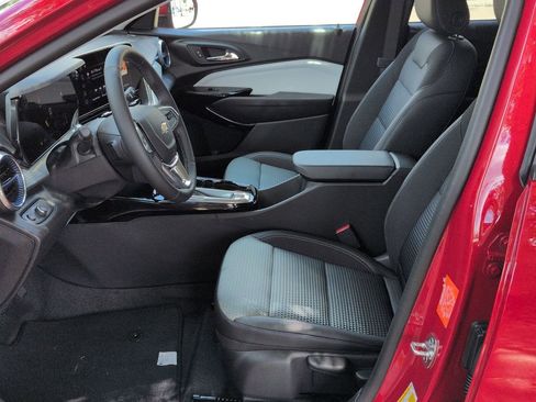Used 2026 Chevrolet Trax LT w/ Driver Confidence Package FWD image 19
