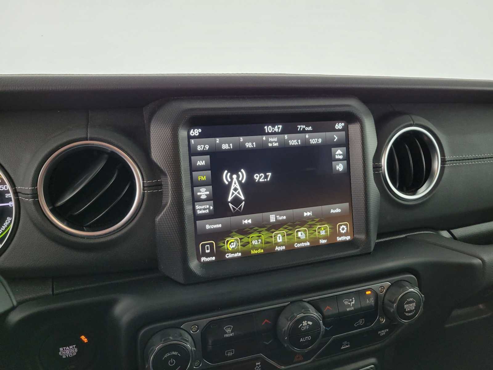 Used 2022 Jeep Wrangler Unlimited Sahara AWD/4WD image 27