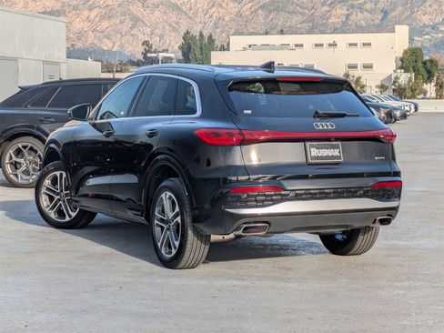 Used 2025 Audi Q5 Premium w/ Convenience Package image 2