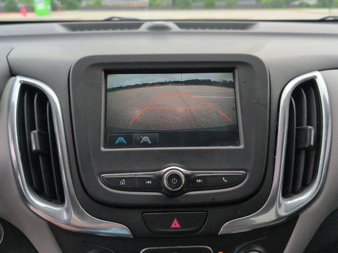 Used 2018 Chevrolet Equinox LS FWD image 16