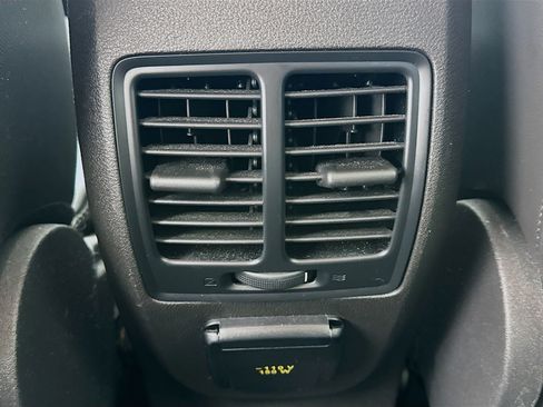 Used 2017 Ford Escape Titanium FWD image 17