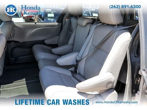 Used 2015 Toyota Sienna XLE FWD image 12