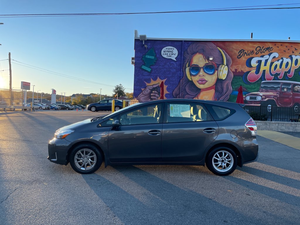 Used 2017 Toyota Prius V Four FWD image 2