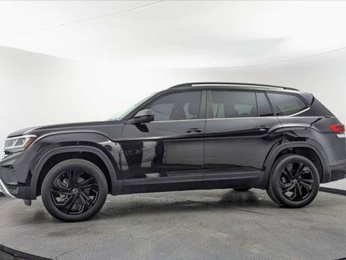 Used 2023 Volkswagen Atlas SE w/ Black Wheel Package FWD image 3