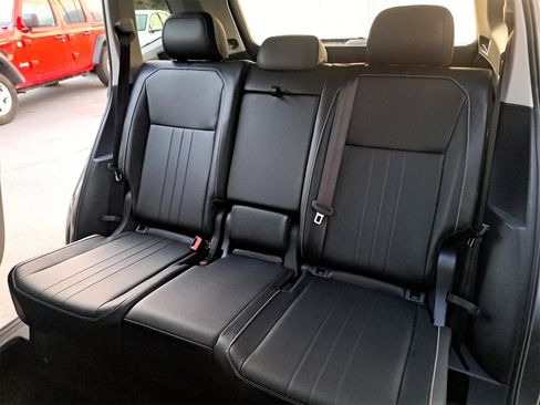 Certified 2022 Volkswagen Tiguan SE w/ Panoramic Sunroof Package image 13