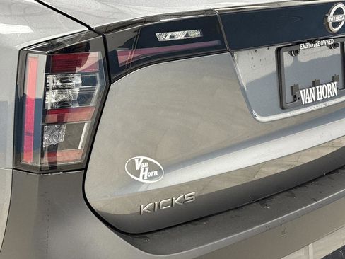 Used 2025 Nissan Kicks SR w/ SR Premium Package image 31