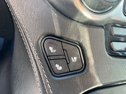 Used 2020 Chevrolet Suburban Premier image 25