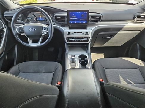 Used 2023 Ford Explorer XLT image 9