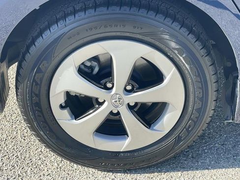 Used 2015 Toyota Prius Three image 30