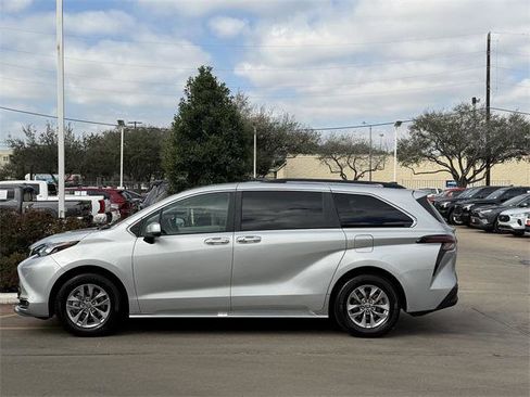 Certified 2024 Toyota Sienna XLE image 4