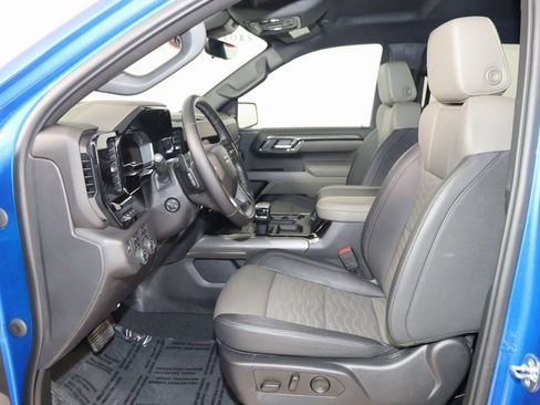 Used 2023 Chevrolet Silverado 1500 ZR2 w/ Technology Package image 11