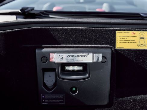 Used 2025 McLaren Artura Spider image 18