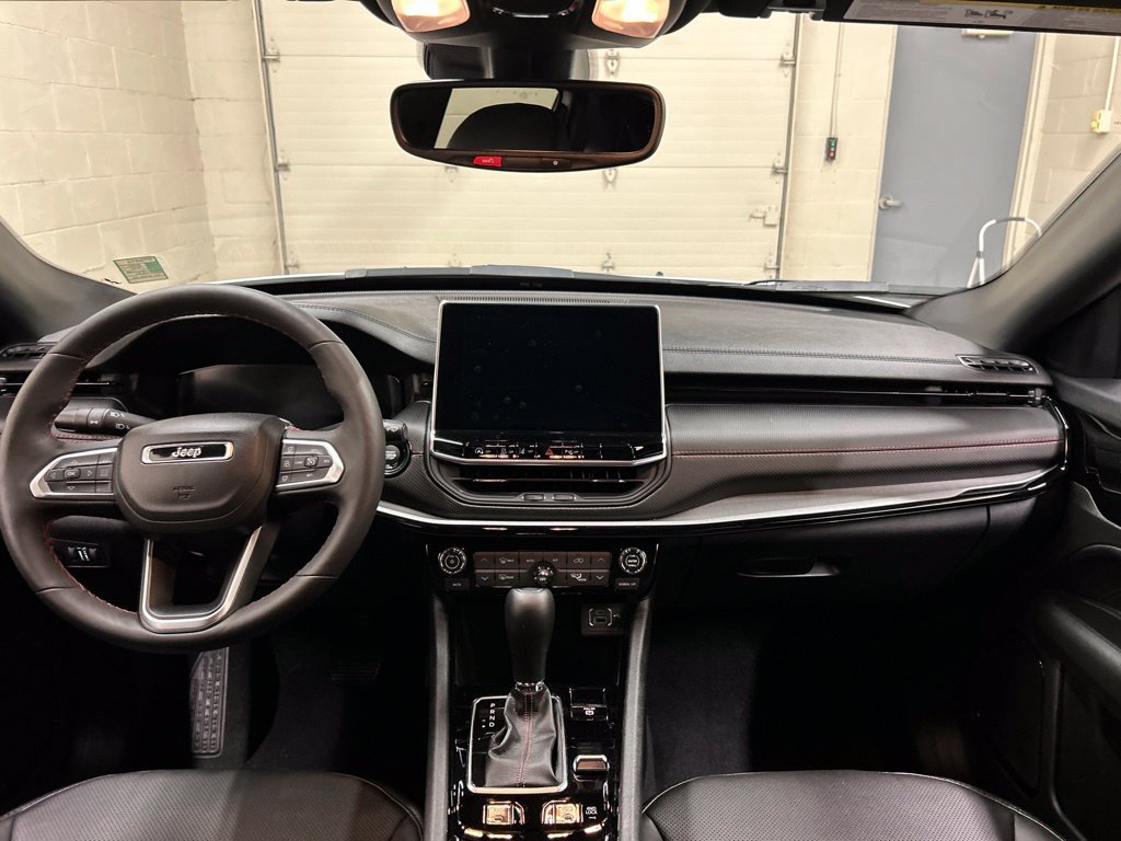 Used 2025 Jeep Compass Trailhawk w/ Trailhawk Elite Group AWD/4WD image 20