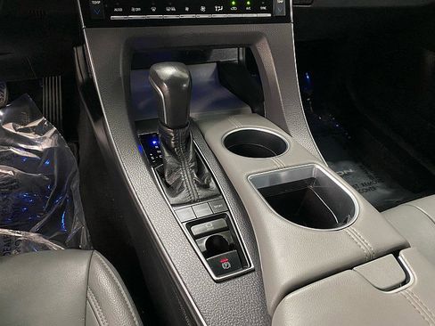 Used 2021 Toyota Avalon XLE image 12