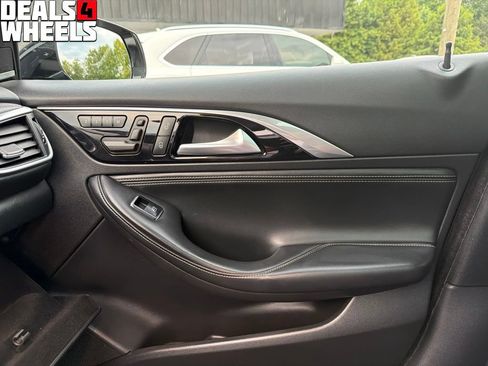 Used 2018 INFINITI QX30 Premium w/ Navigation Package AWD/4WD image 34