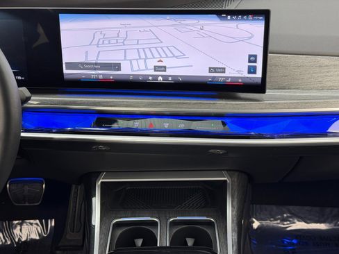 Used 2023 BMW i7 xDrive60 w/ Executive Package 2 AWD/4WD image 25
