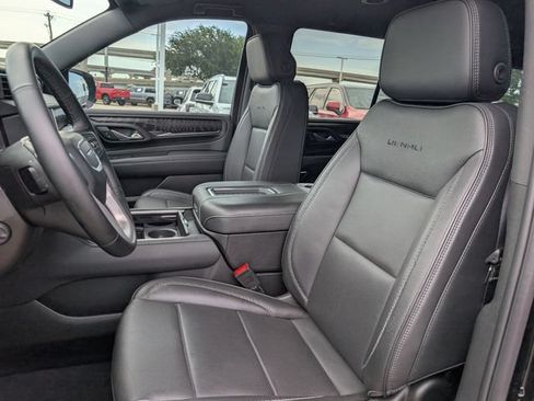 Used 2023 GMC Yukon Denali RWD image 25