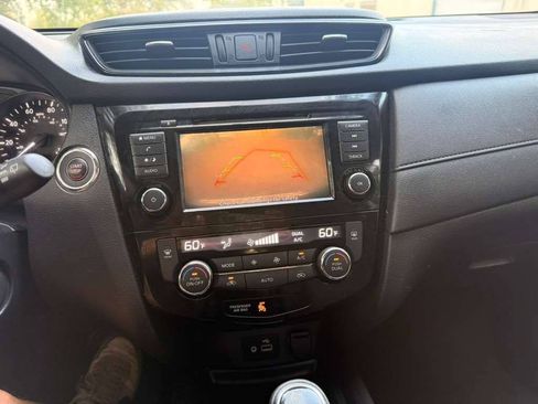 Used 2018 Nissan Rogue SV FWD image 15
