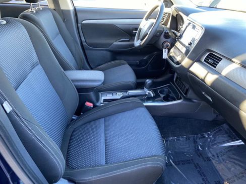 Used 2018 Mitsubishi Outlander ES image 16