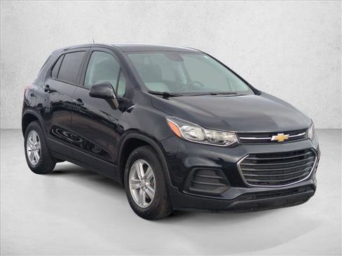 Used 2022 Chevrolet Trax LS w/ Tint and Cruise Package image 3
