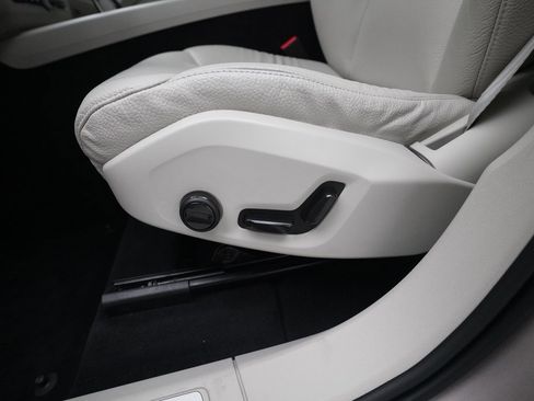 Used 2024 Volvo XC60 B5 Plus w/ Protection Package Premier image 29