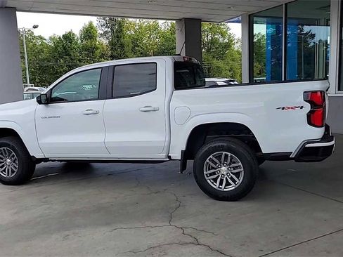 New 2024 Chevrolet Colorado LT w/ LT Convenience Package III image 7