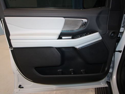 Used 2025 Ford Expedition Platinum w/ Platinum Ultimate Package image 5