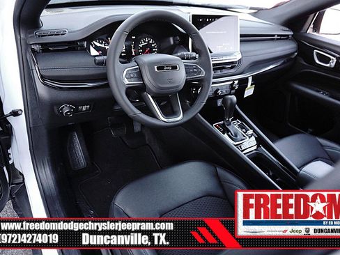 New 2026 Jeep Compass Latitude image 10