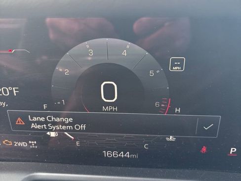 Used 2025 GMC Acadia Elevation image 12