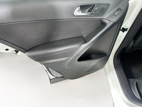Used 2016 Volkswagen Tiguan SE image 26