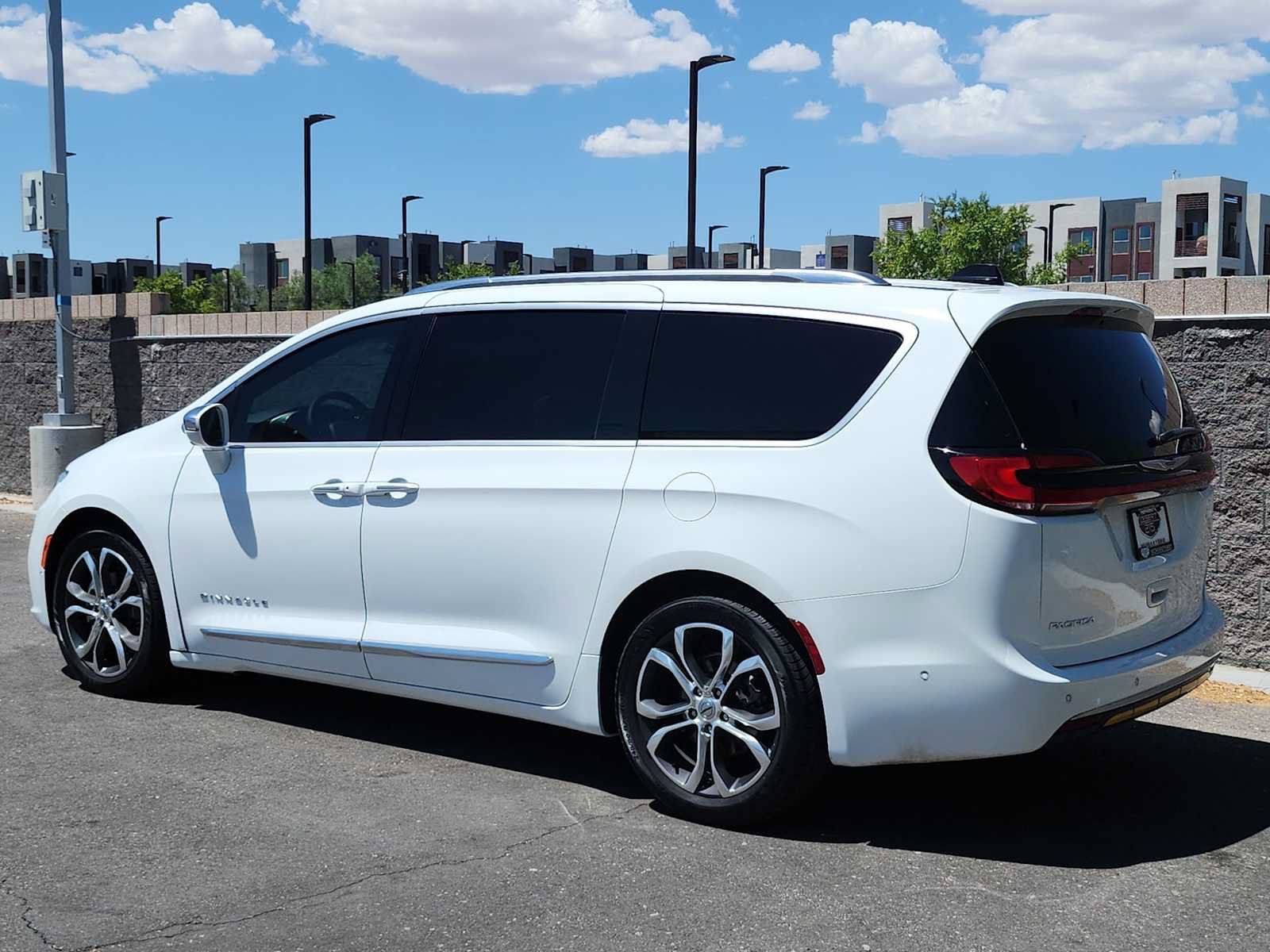Used 2024 Chrysler Pacifica Pinnacle FWD image 6