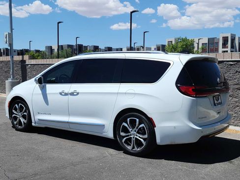 Used 2024 Chrysler Pacifica Pinnacle FWD image 6