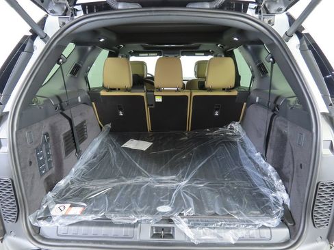 New 2026 Land Rover Discovery Limited Edition image 28