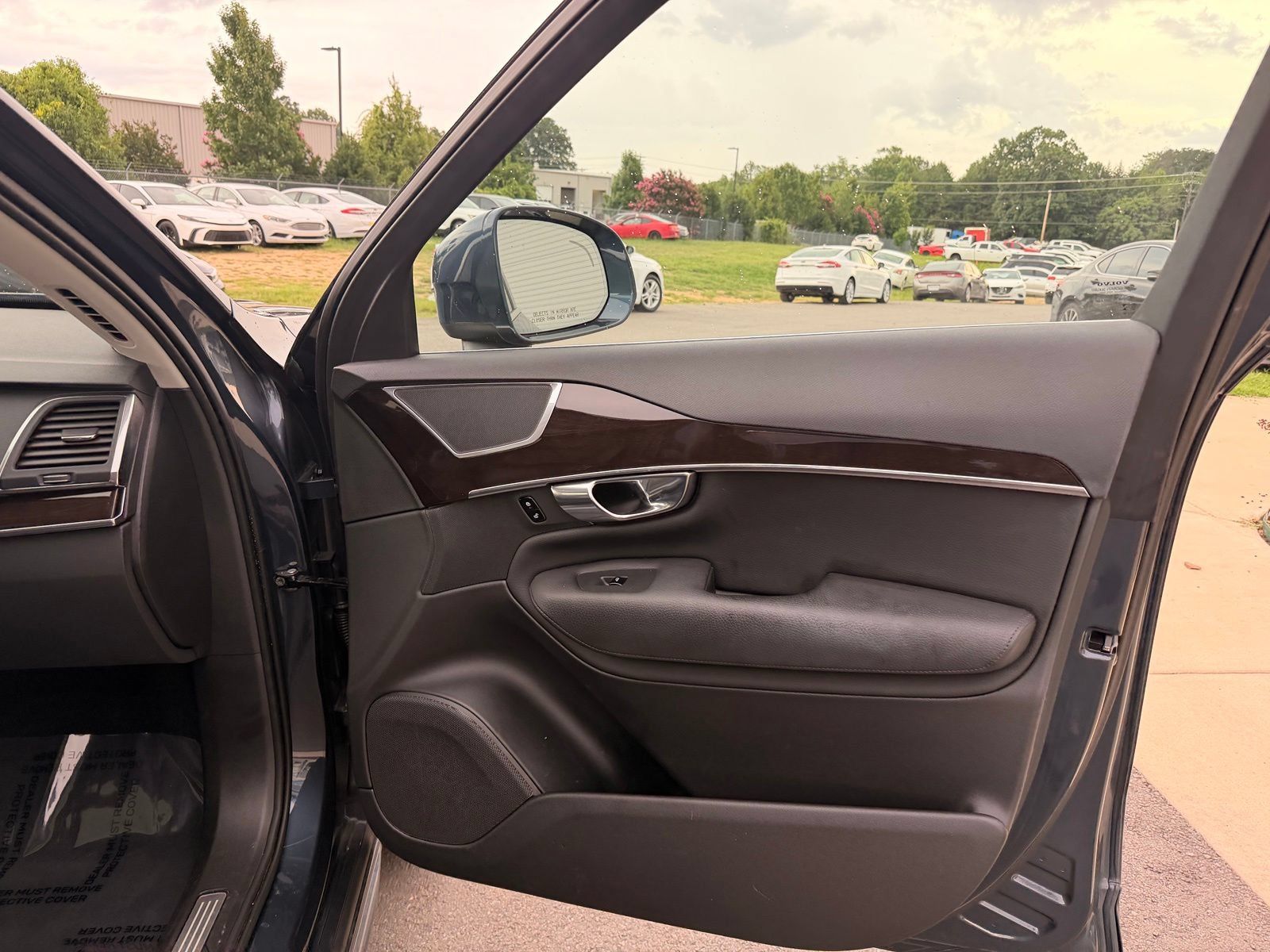 Used 2019 Volvo XC90 T6 Momentum w/ Advanced Package AWD/4WD image 19