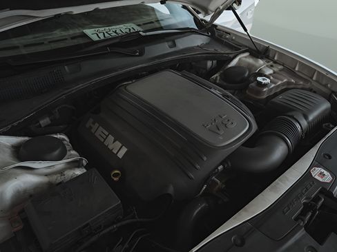 Used 2018 Dodge Charger R/T RWD image 36