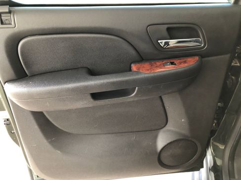 Used 2013 Chevrolet Avalanche LS image 12